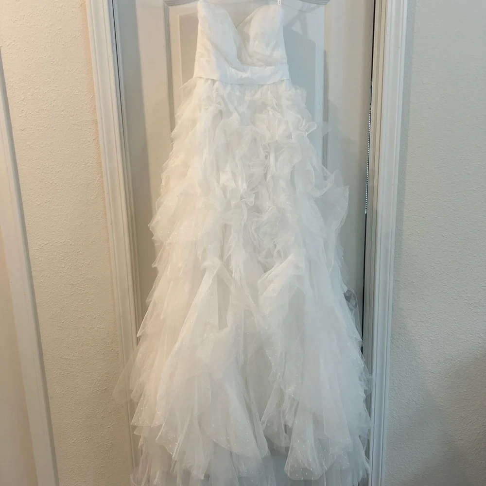 David’s bridal galina wedding dress. Size 2 in soft white. - Picture 8 of 8